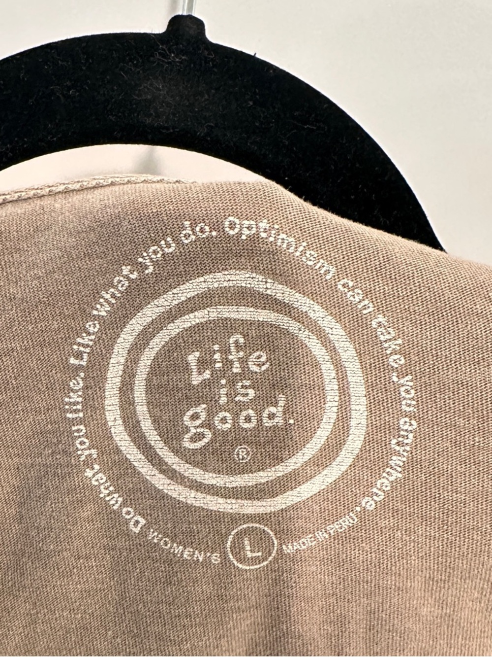 Life Is Good Women's Short Sleeve Tee in Dusty Brown with Umbrella Graphic - Picture 5 of 5